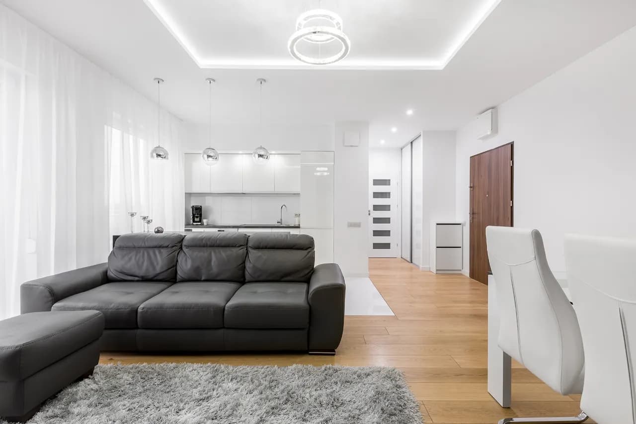 Jakie taśmy LED do salonu? 5 porad na idealne oświetlenie