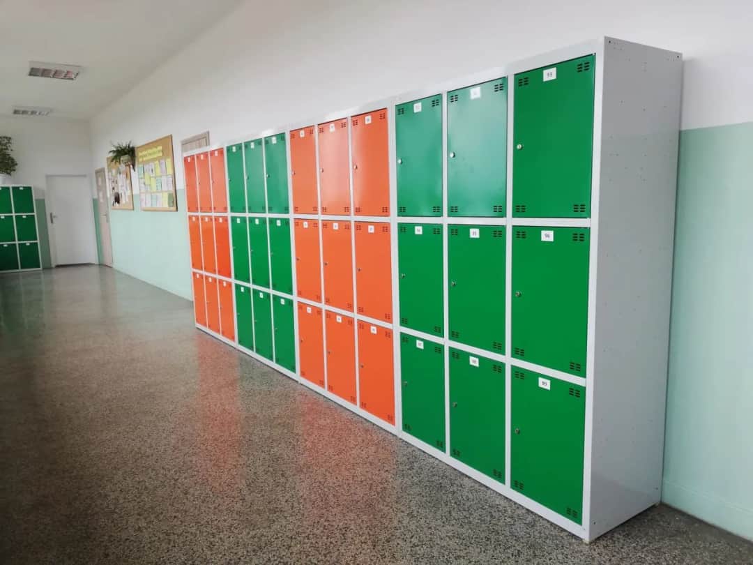 Czy szafki w szkołach są obowiązkowe? Poznaj prawa ucznia