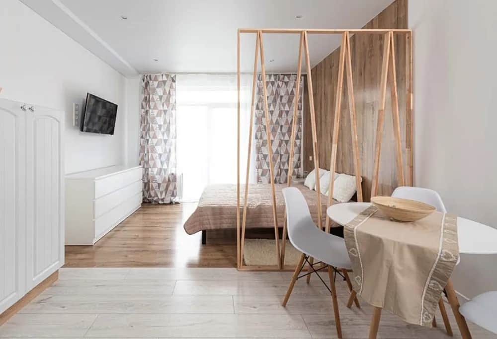 Jak połączyć salon z sypialnią: 6 praktycznych sposobów aranżacji